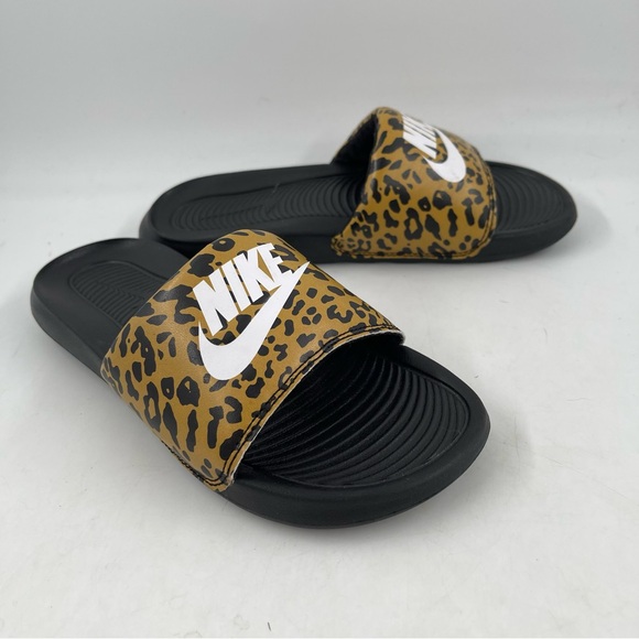 NEW! Nike Women’s Victori One Leopard Print Slides Sandals - Size 6 - Picture 2 of 11